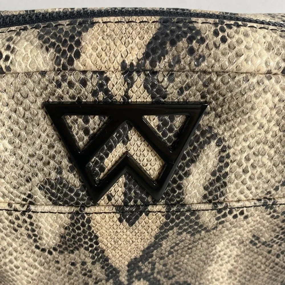 KELLY WYNNE Snake Embossed Leather Camera Bag - Picture 2 of 9